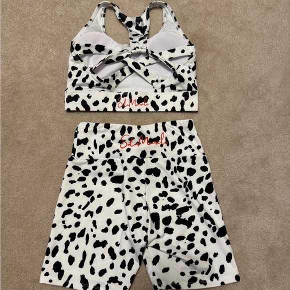 Leop print sports bra and biker shorts set - Picture 5 of 6
